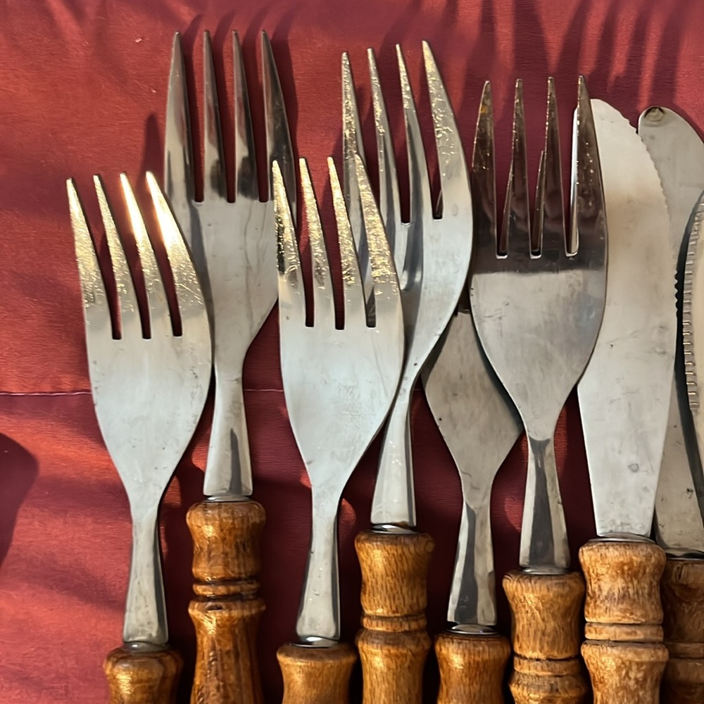24 MCM Vintage Old Homestead stainless steel silverware w wooden handles. - Picture 3 of 5